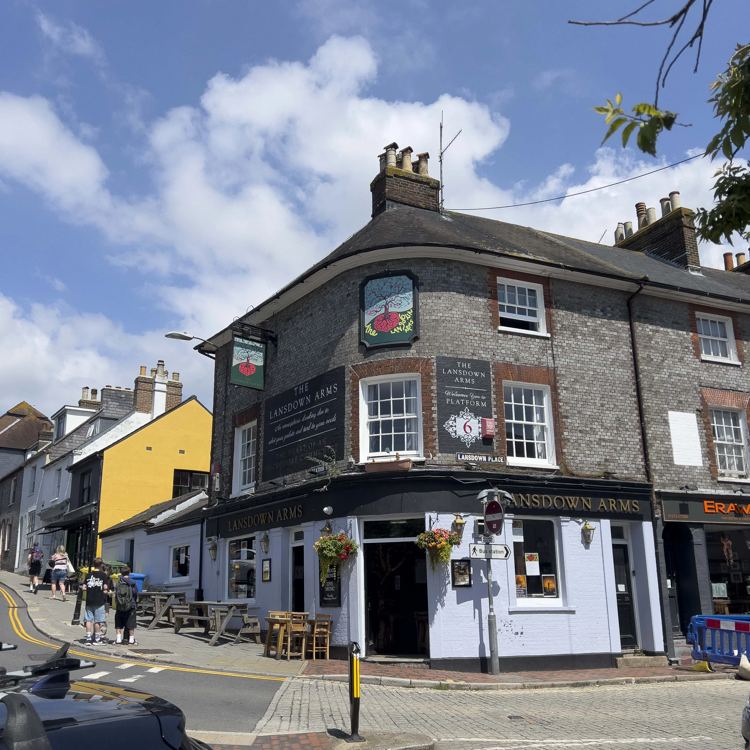 {{SECTION_2_IMAGE_ALT}}